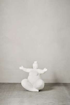 Kobieta figura dekoracyjna biała H24 cm Lene Bjerre 
