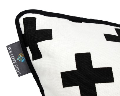 Poduszka dekoracyjna z wkładem Sharp Black White 40 x 60 cm  We Love Beds